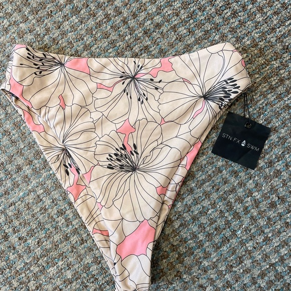 Stone Fox Swim High waisted bottoms in Tropicana - Picture 2 of 4